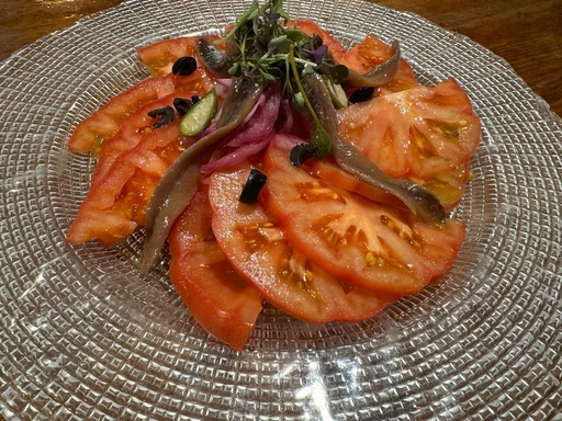 Tomate con anchoas